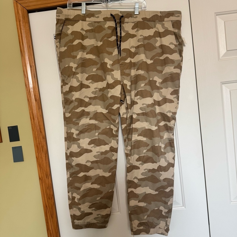 Edgar and Ash Tan Camo‎ Jogger Pants NWT